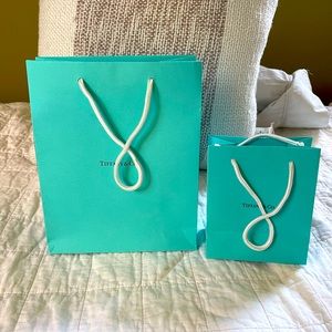 🏷️ EUC Tiffany & Co. Gift bags set of 2 bags